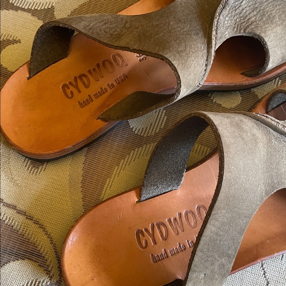 Women’s Sculpted Slide Sandals in Olive Gray - Picture 4 of 5